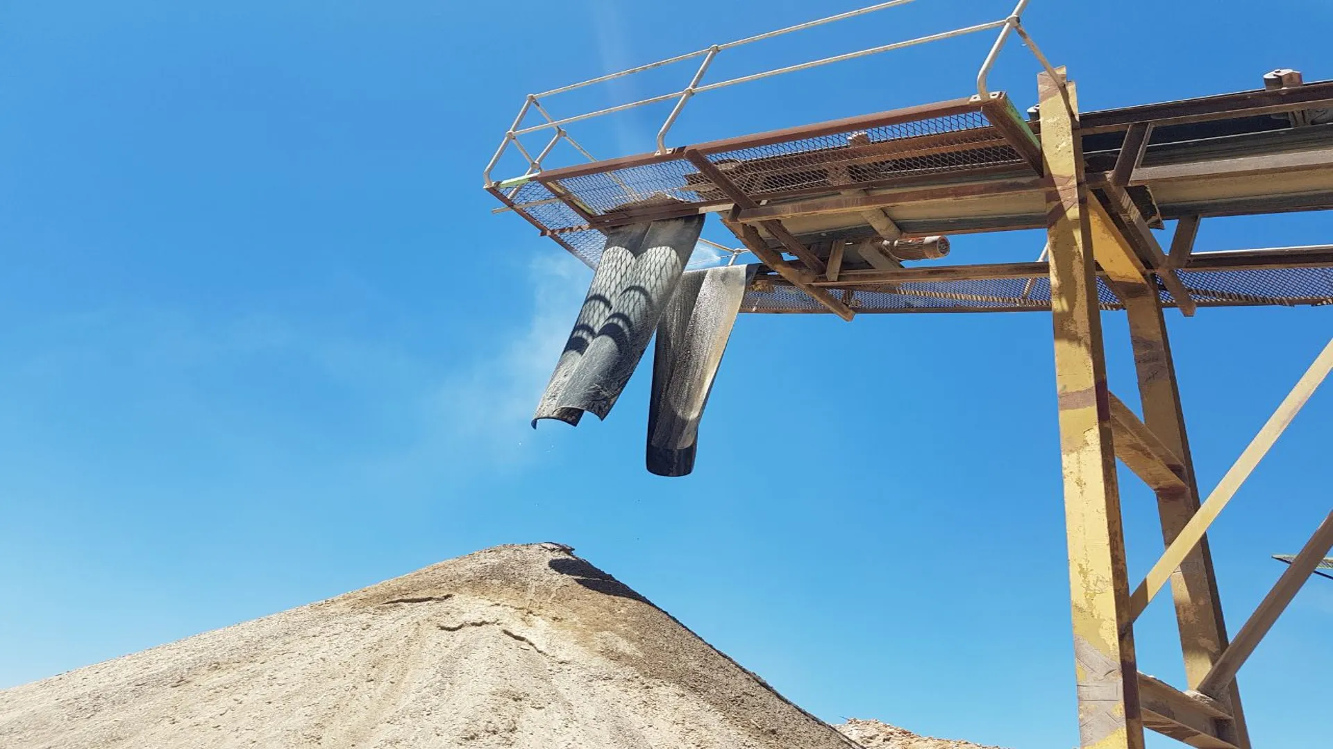 Stockpile dust suppression high-pressure misting system South Africa